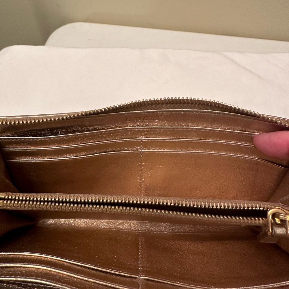 MIU MIU gold leather wallet with top zipper . - Picture 6 of 15